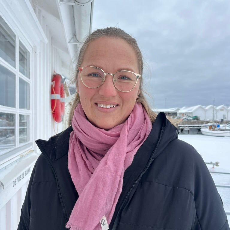 Person wearing a pink merino shawl