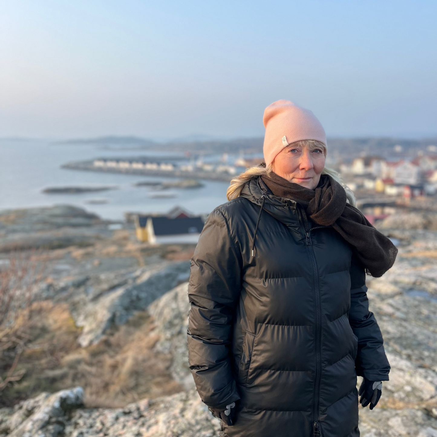 Pink beanie Khoj Vrångö